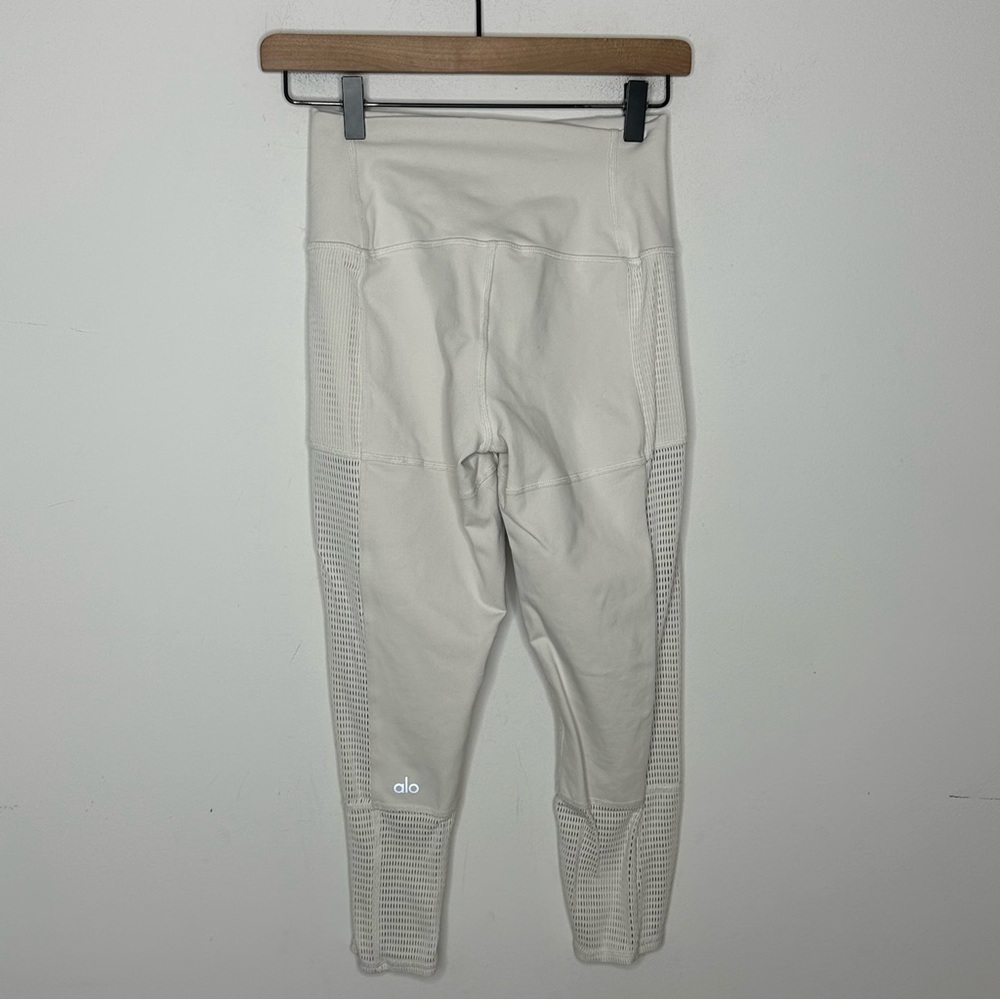 Alo Yoga Off The Grid Capri Color Bone Size Small - Picture 4 of 14